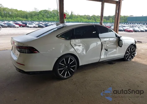 2024 Honda Accord Hybrid Touring z USA, uszkodzony, nr VIN 1HGCY2F84RA090714
